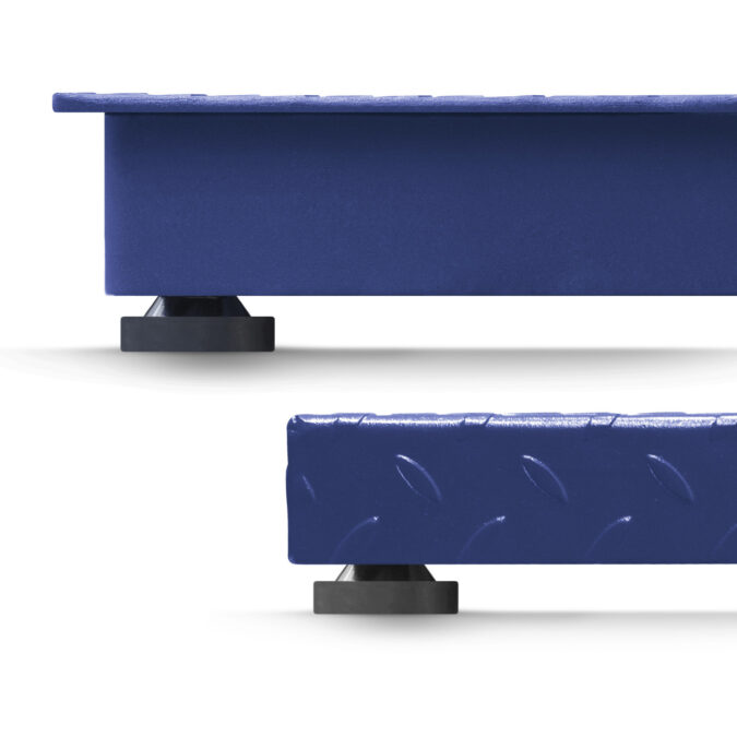 Plateforme de pesage industriel avec pieds réglables en hauteur pour l'adapter à la surface d'utilisation